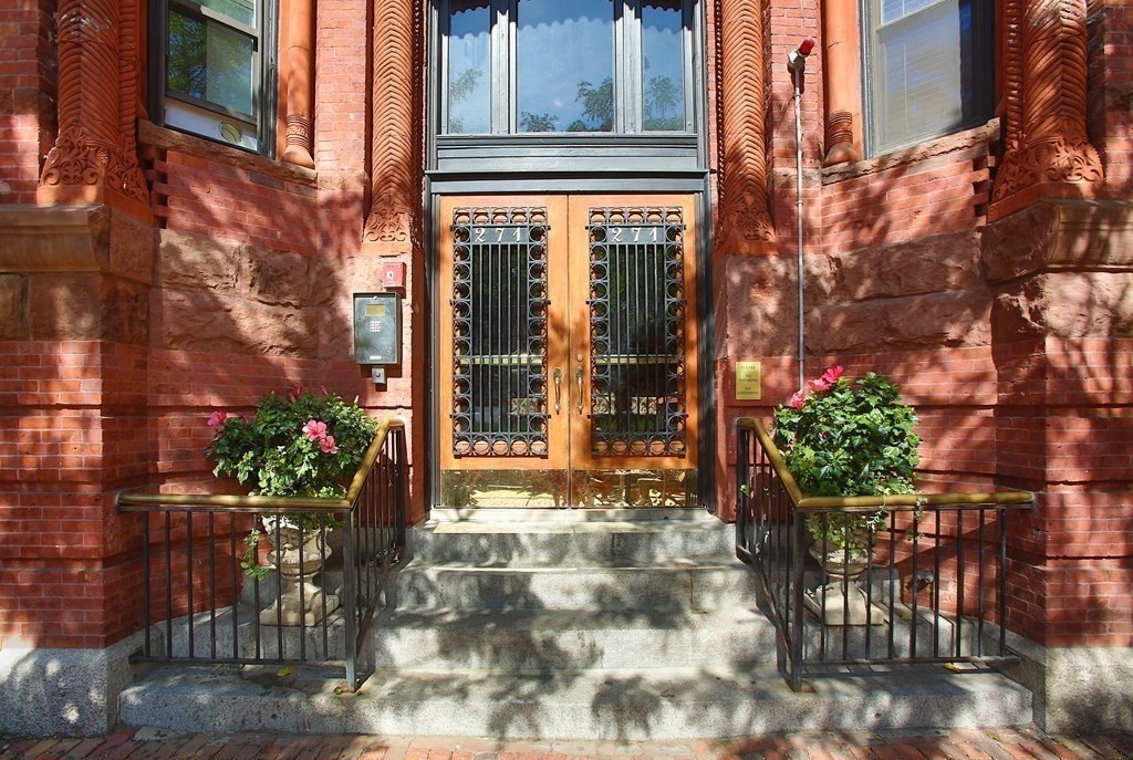 271 Dartmouth St. - Back Bay