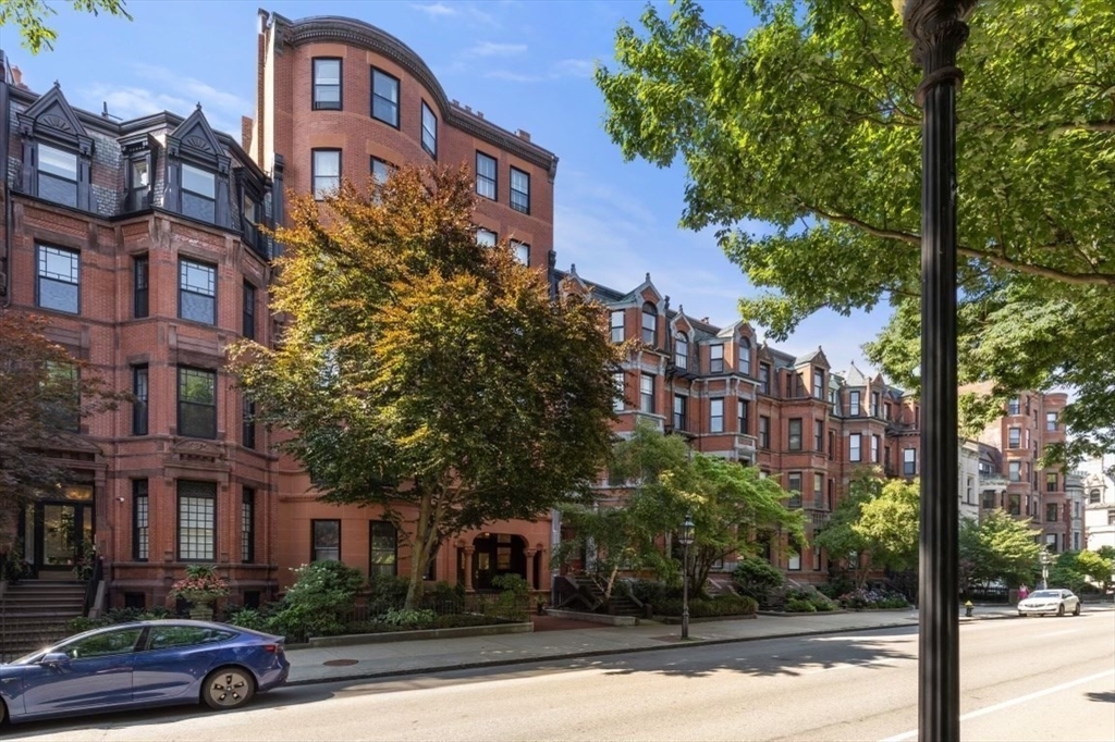 290 Commonwealth Ave. - Back Bay