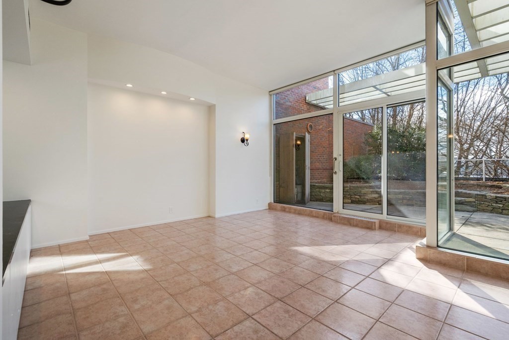 975 Memorial Dr. - Harvard Square