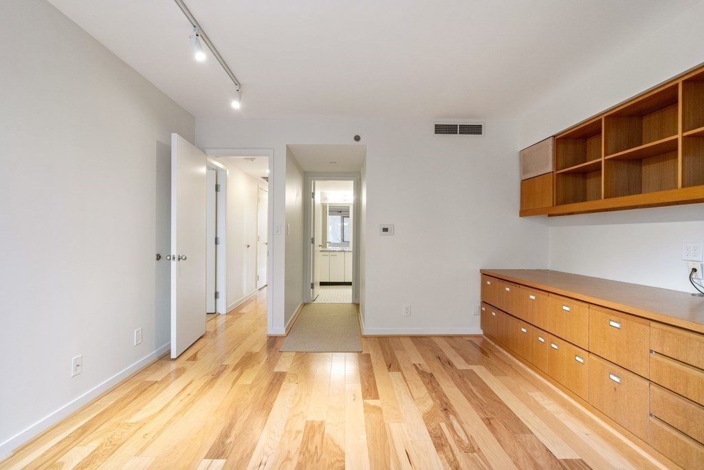 975 Memorial Dr. - Harvard Square
