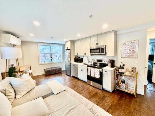 366 Hanover - North End