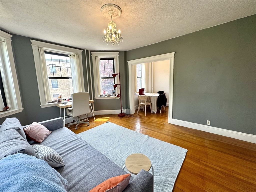 122 Riverway - Fenway