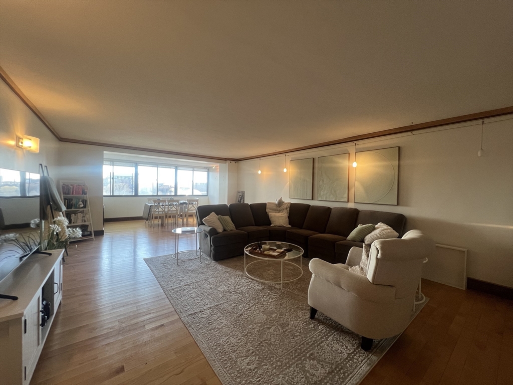 8 Whittier Pl. - West End