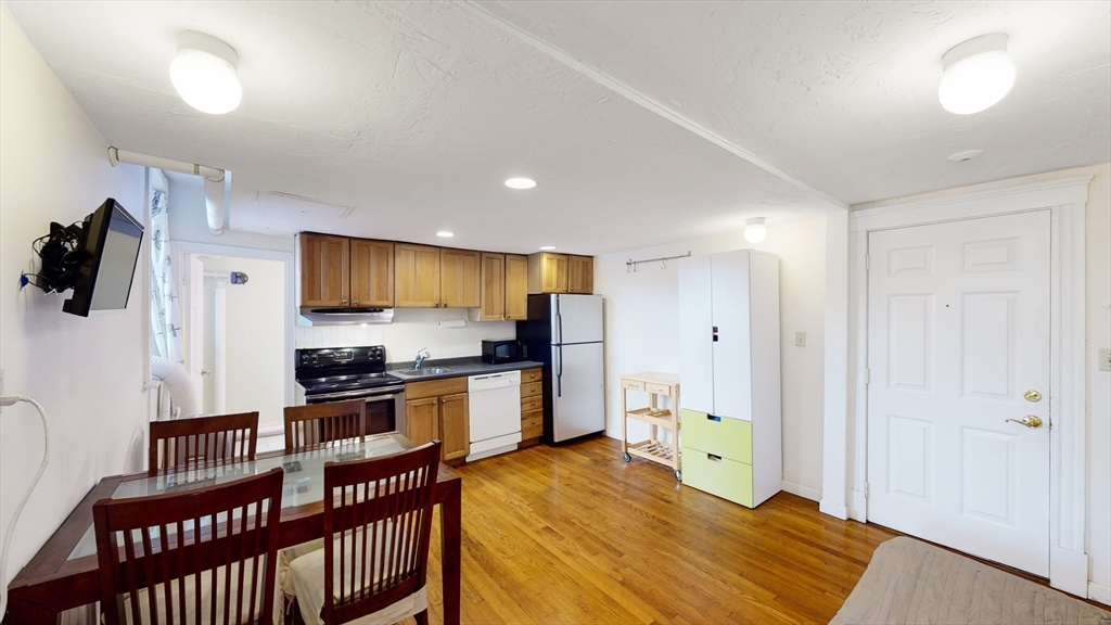 137 Peterborough - Fenway