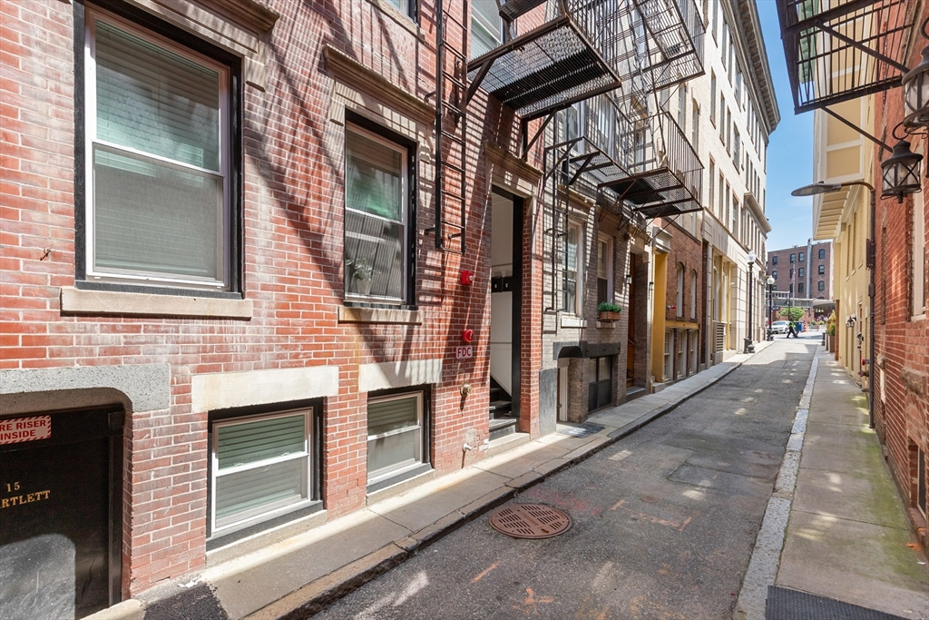 19 Bartlett Pl. - North End