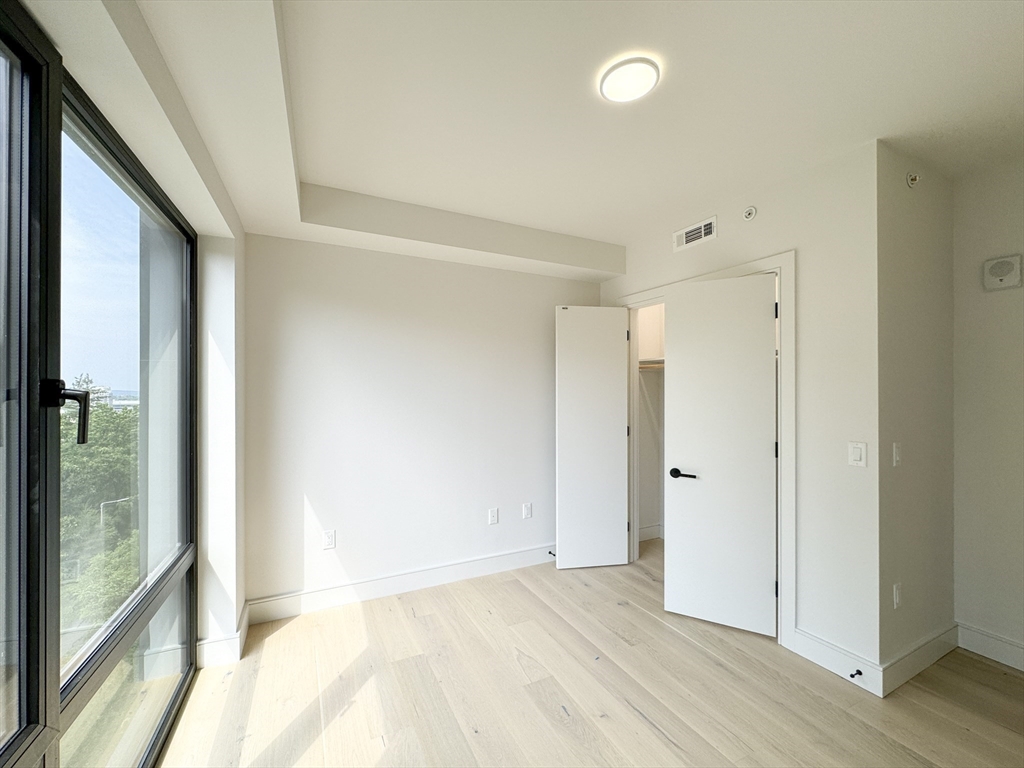 1 Nevins Hill Way - Brighton