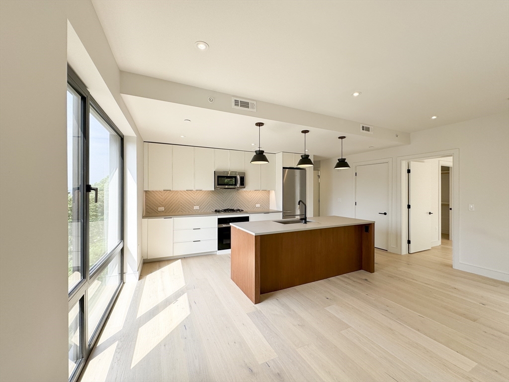 1 Nevins Hill Way - Brighton