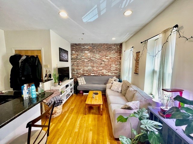 17 Thacher - North End