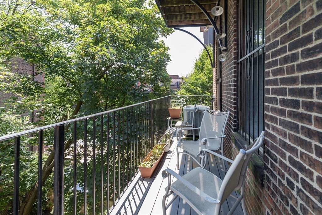 1662 Washington - South End
