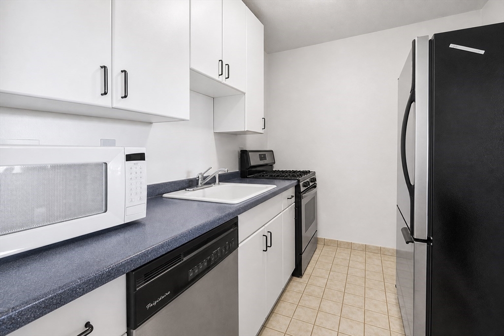8 Whittier Pl. - West End