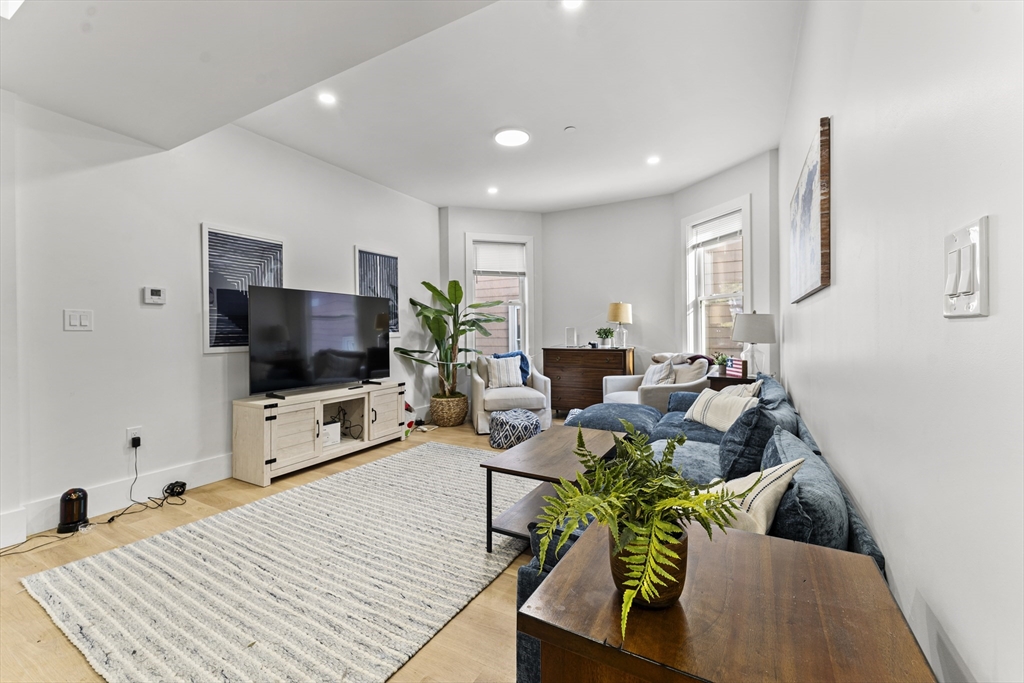 7 Oswald St. - Mission Hill