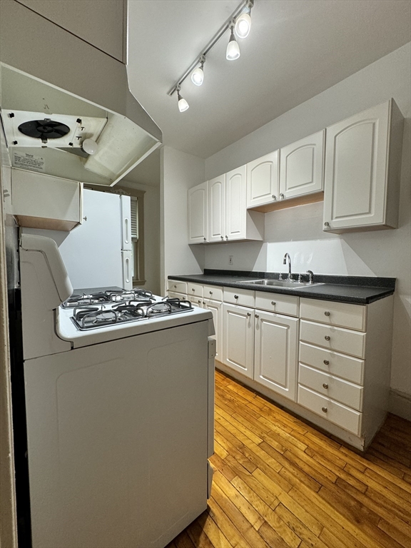24 Sidlaw Rd. - Brighton