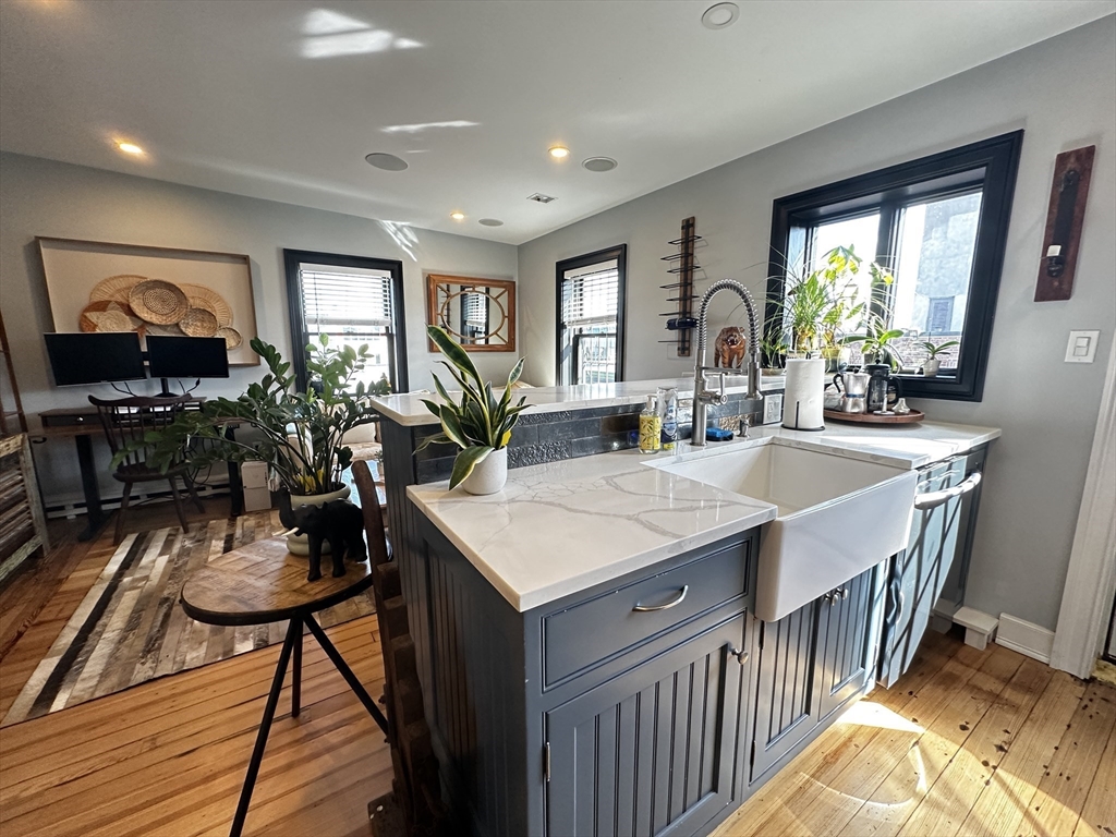 10 Pompeii St. - Roxbury