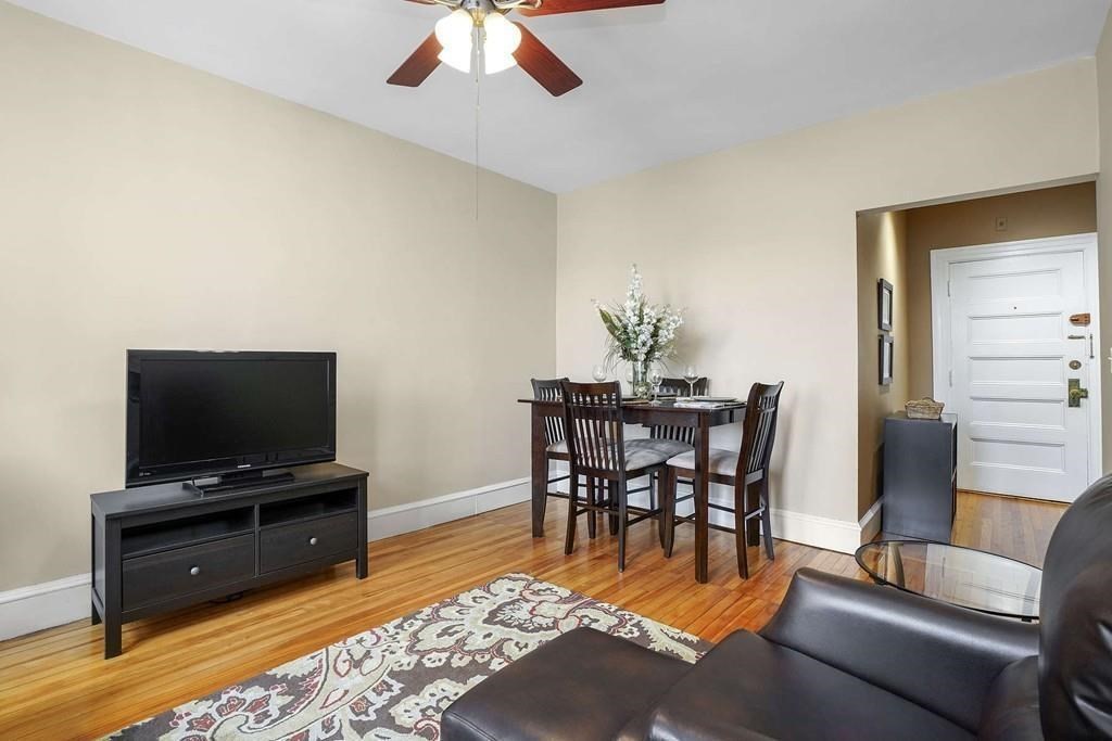 2 Arlington - Neighborhood Nine