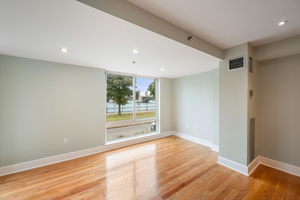 75 Cambridge Prkwy - Cambridgeport