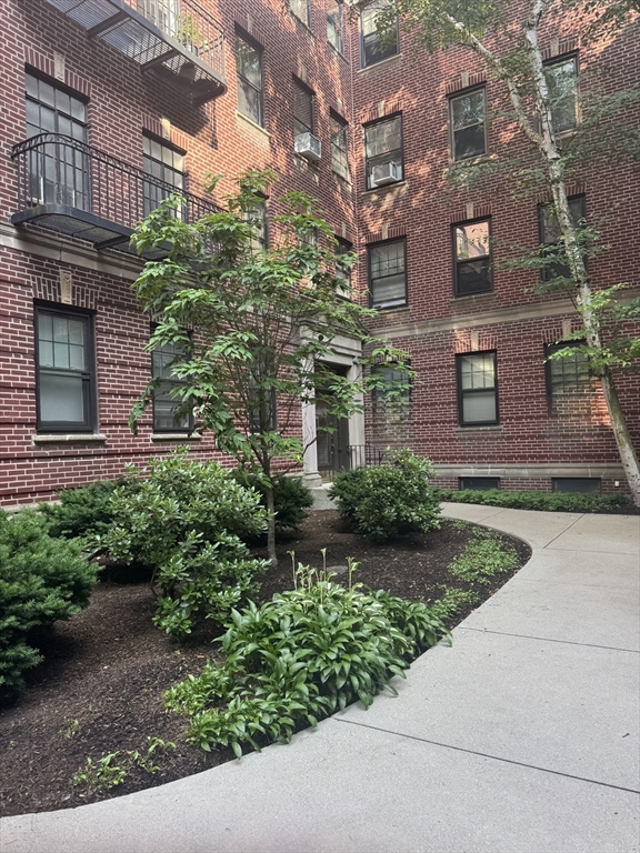38 Linnaean St. - Harvard Square