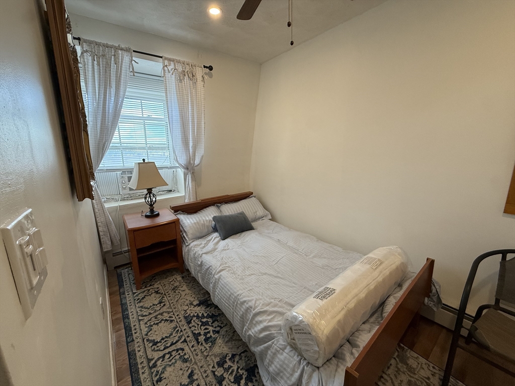 125 London - East Boston