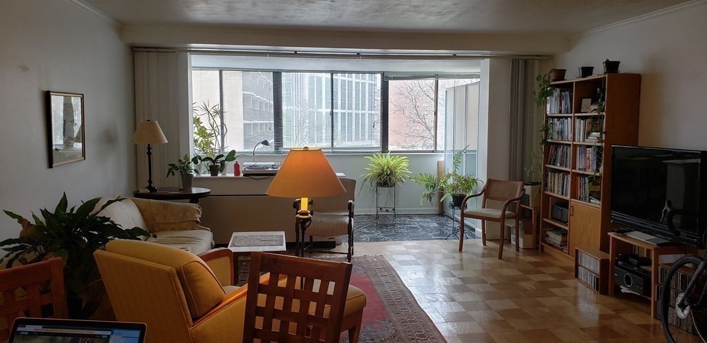 6 Whittier Pl. - West End