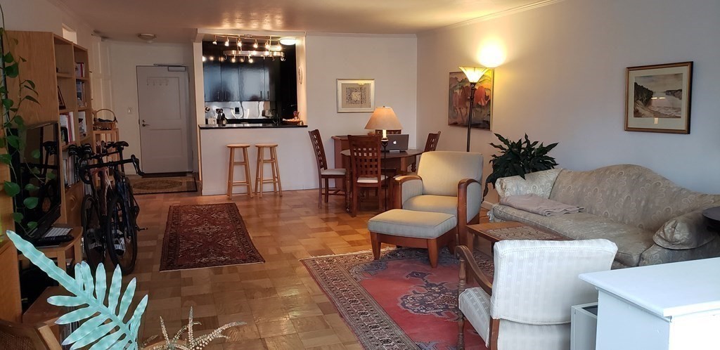 6 Whittier Pl. - West End