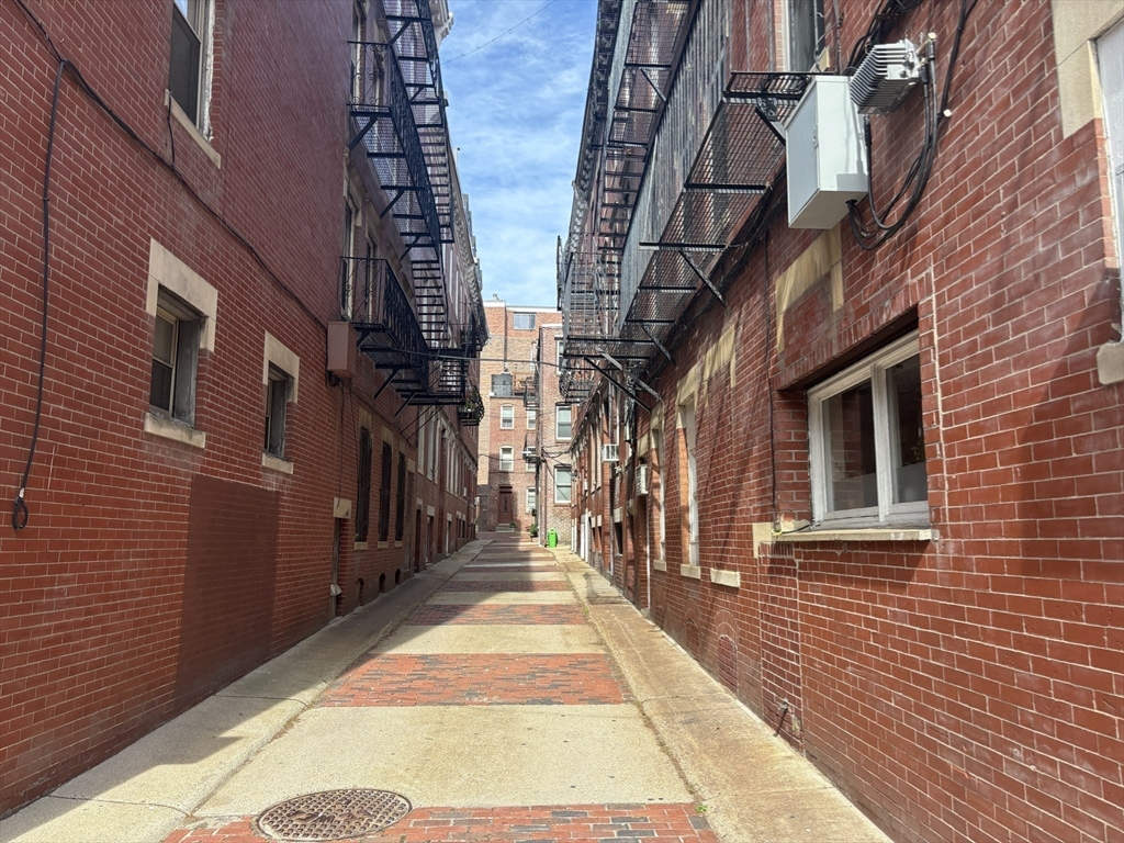 4 Powers Ct. - North End