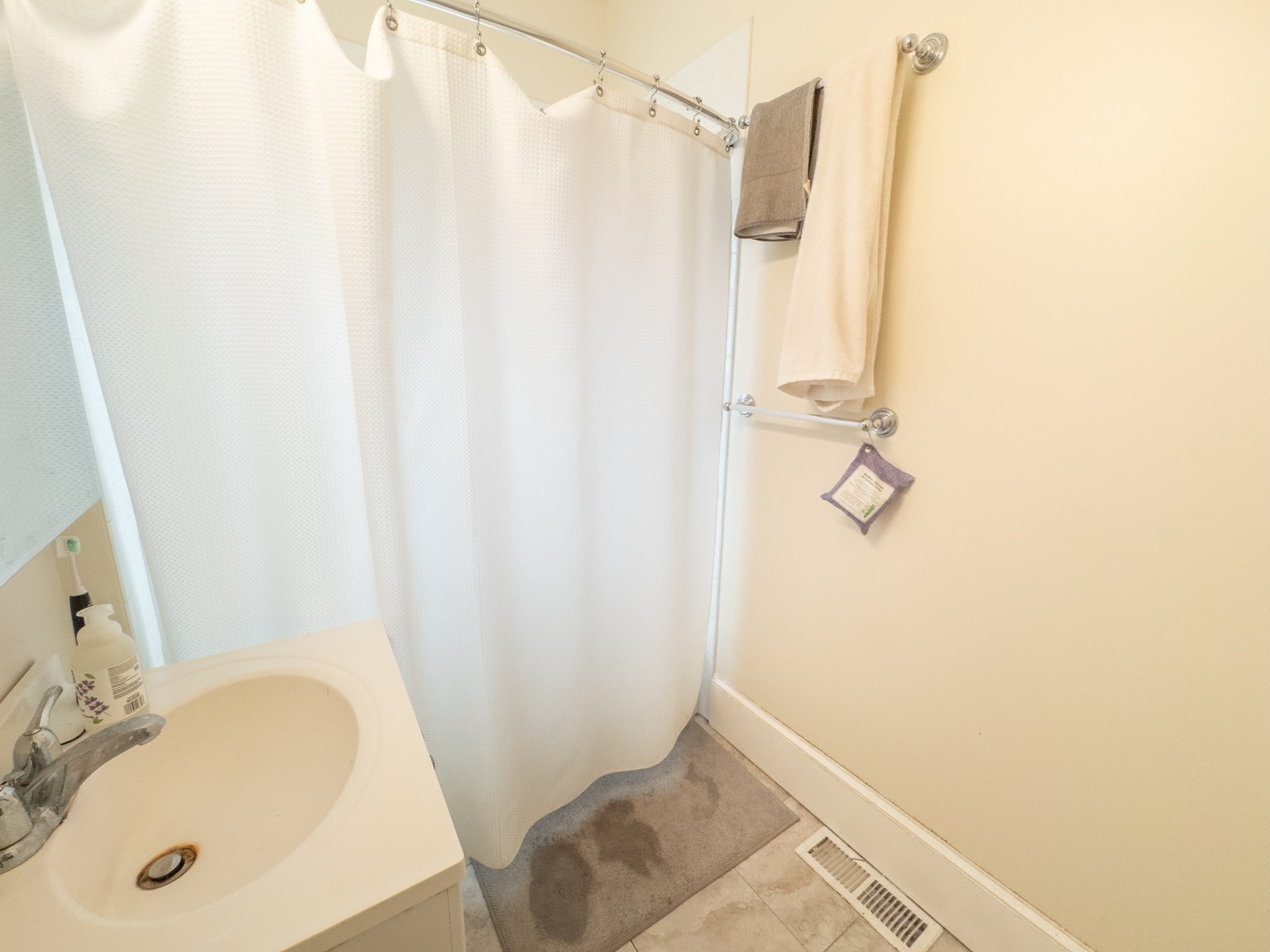 11-13 Wendell St. - Agassiz