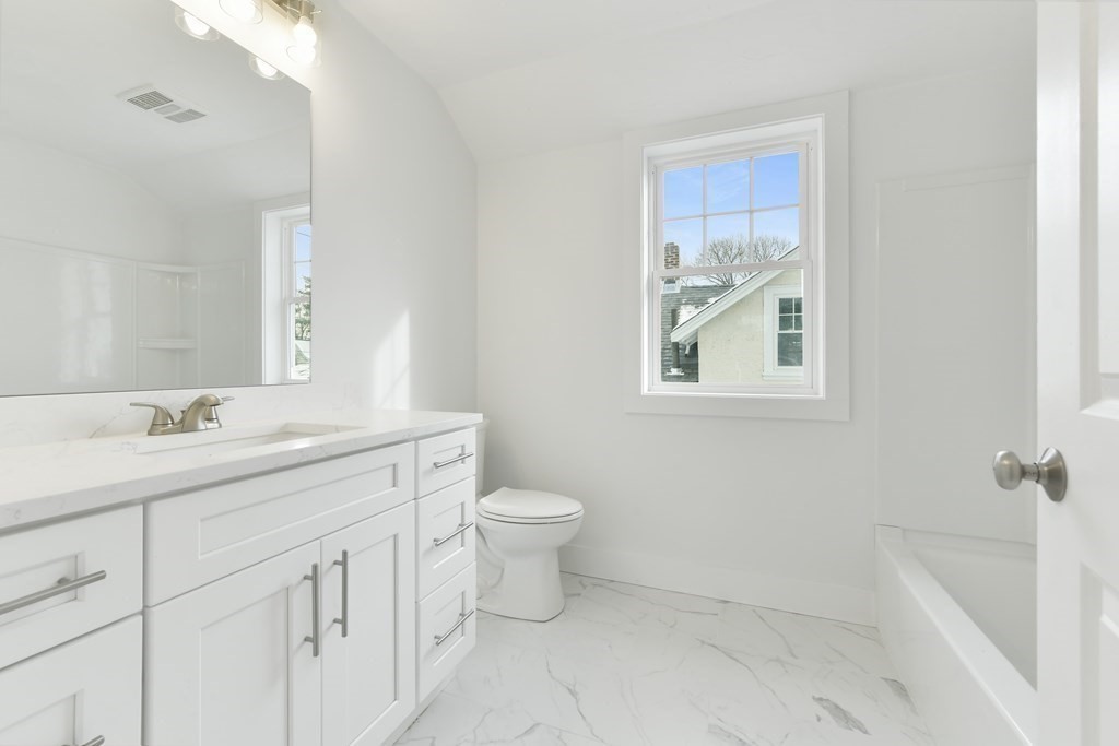 62 West Milton St. - Hyde Park