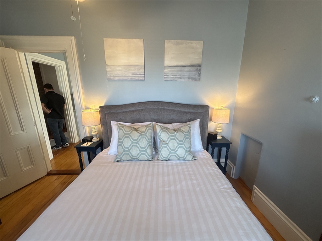 137-3 Walnut - Brookline Village