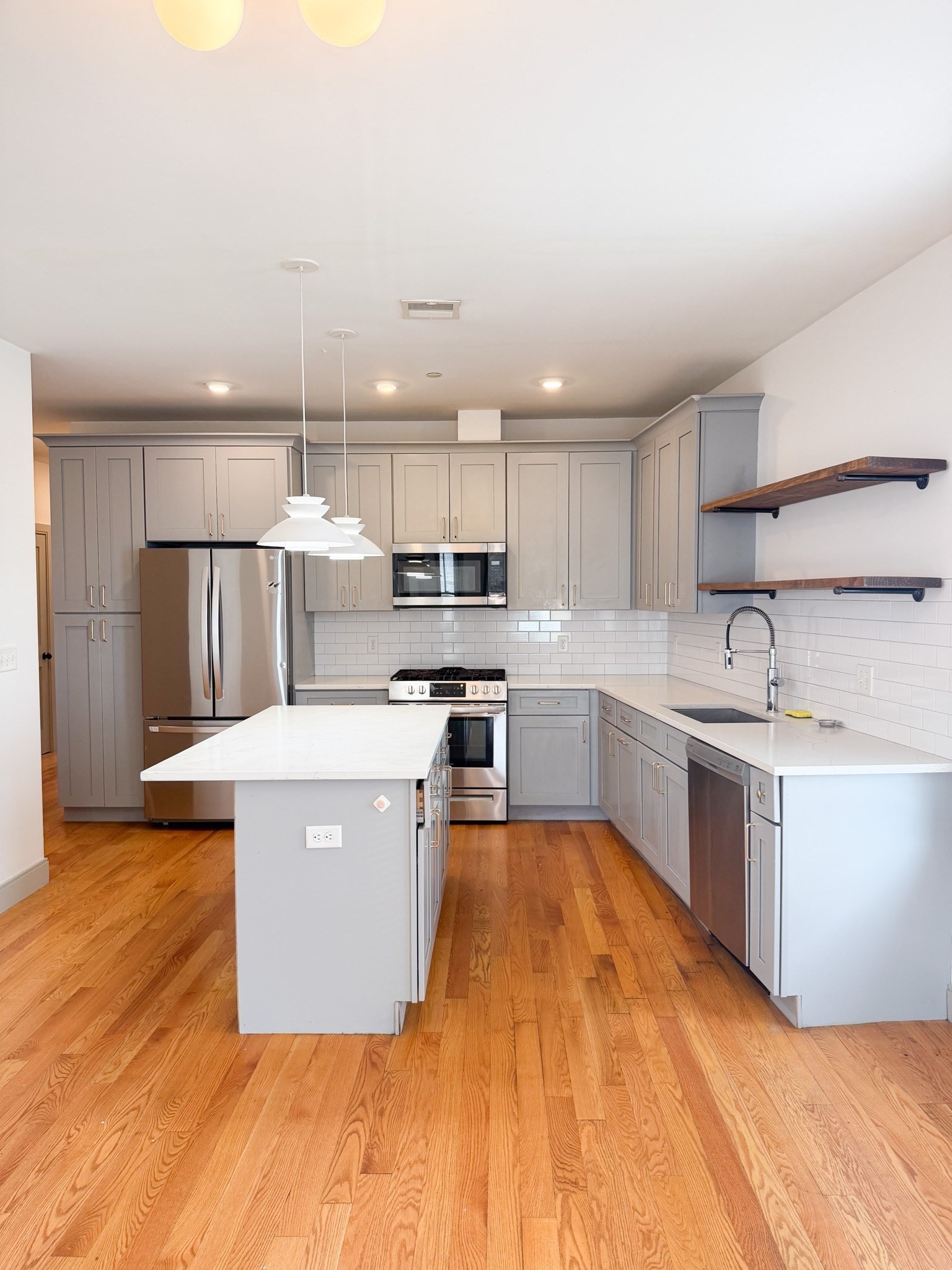 15 Maywood - Roxbury