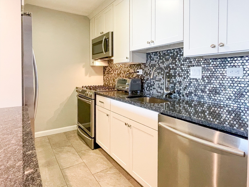 9 Hawthorne Pl. - West End