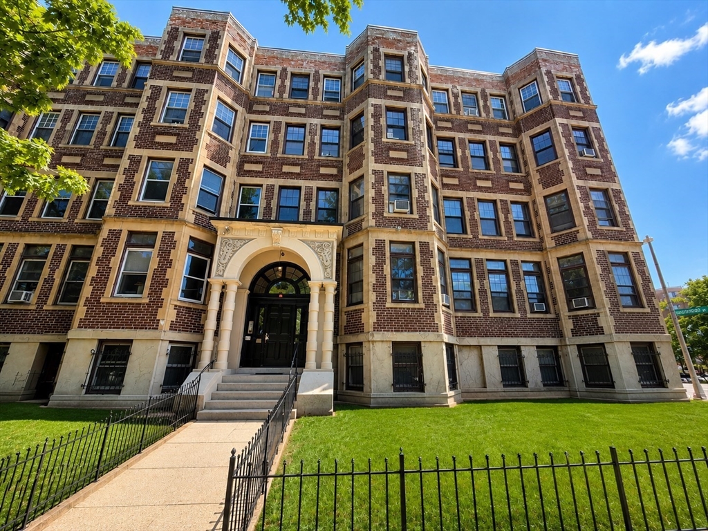 394 Riverway - Fenway