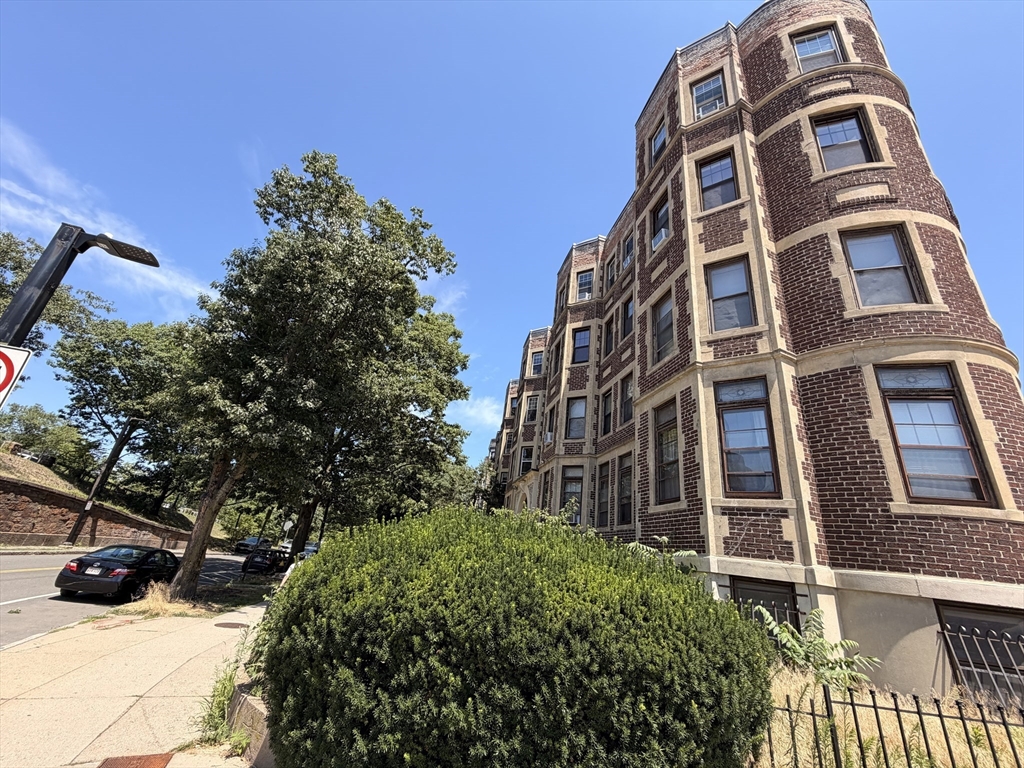 394 Riverway - Fenway