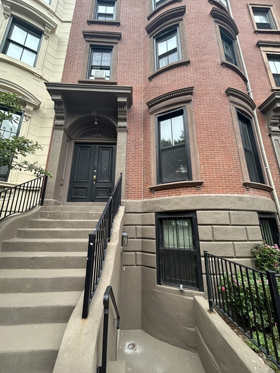554 Massachusetts - South End