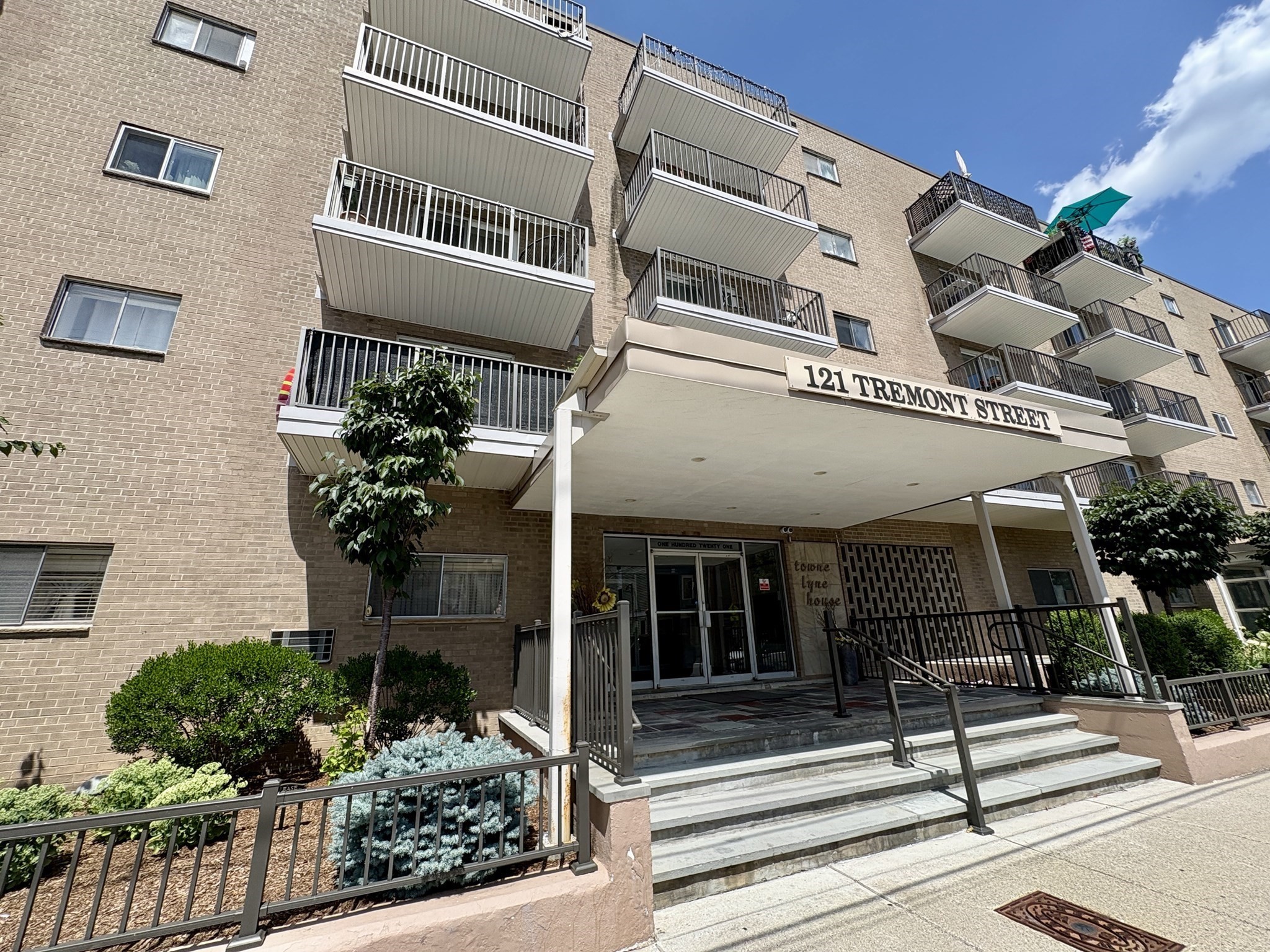 121 Tremont St. - Brighton
