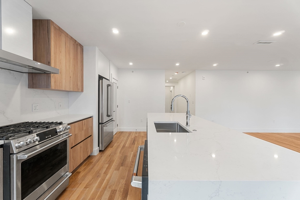 6 Devine Way - South Boston