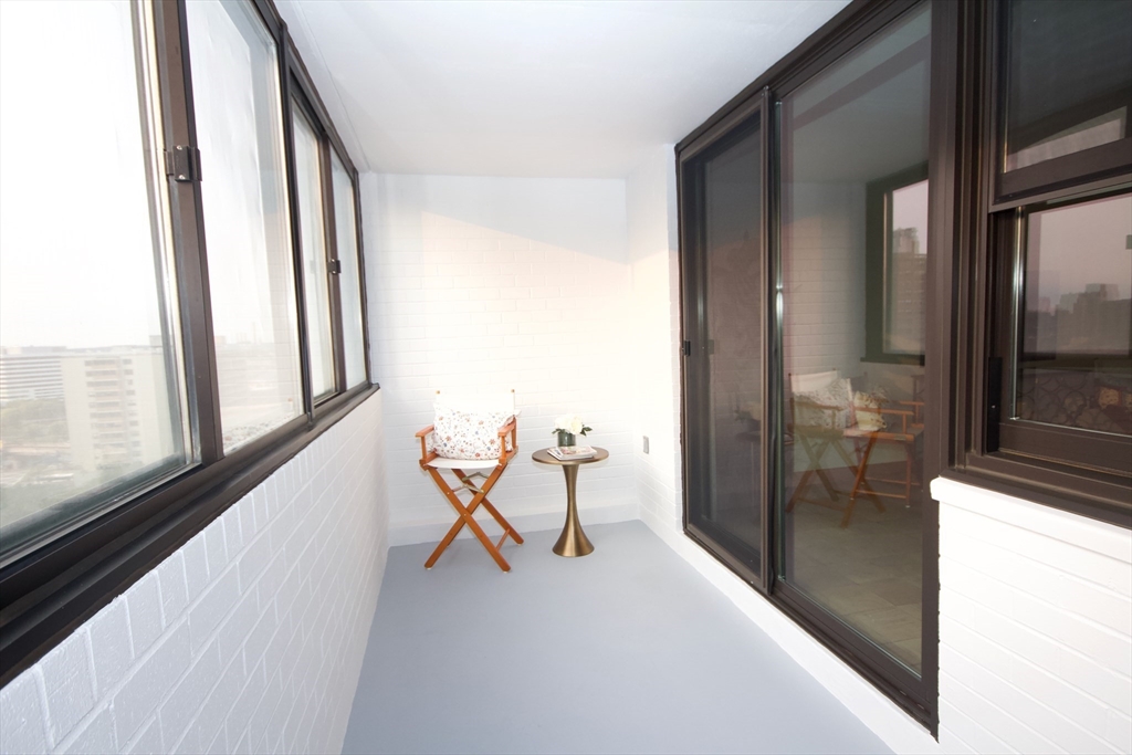 2 Hawthorne Pl. - West End