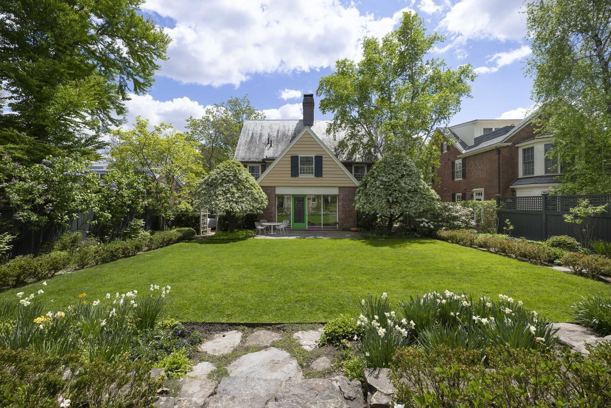 19 Gray Gardens East - Neighborhood Nine