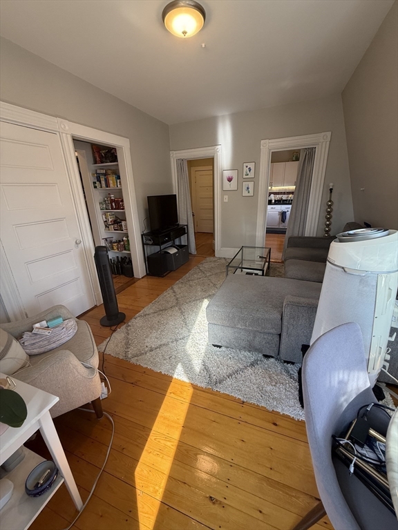 10 Sumner Rd. - Mid Cambridge