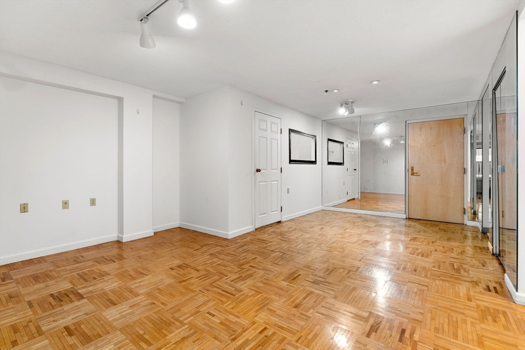 357 Commercial St. - North End