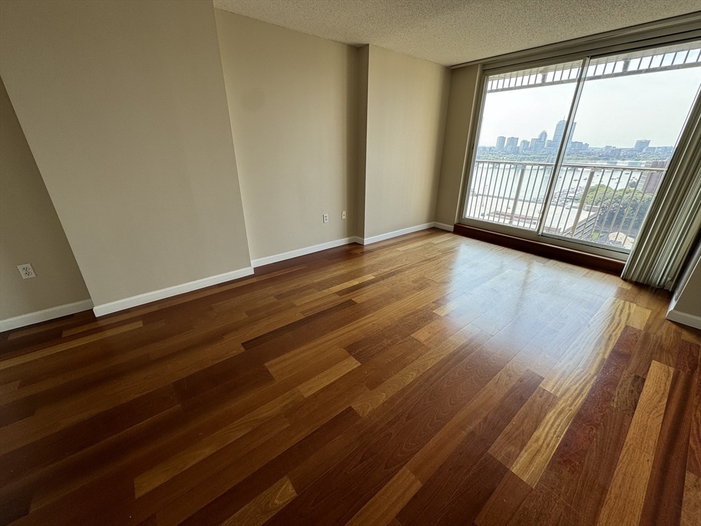 8 Museum Way - East Cambridge
