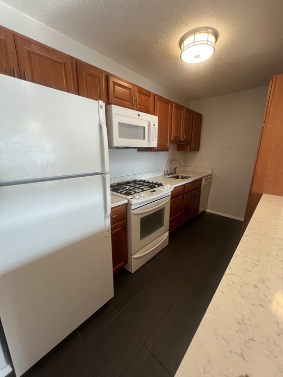 9 Hawthorne Pl. - West End