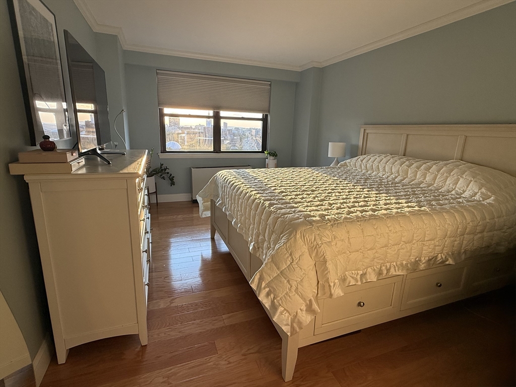 6 Whittier Pl. - West End