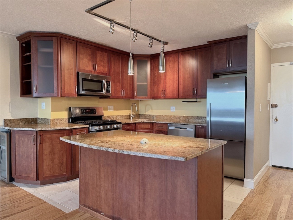 9 Hawthorne Pl. - West End