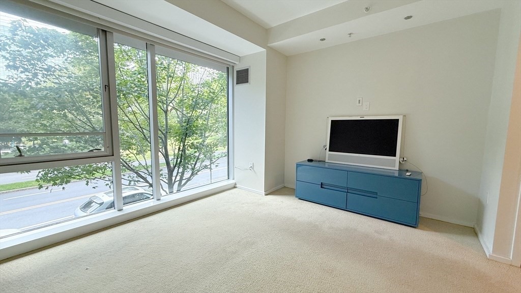 2 Earhart - East Cambridge