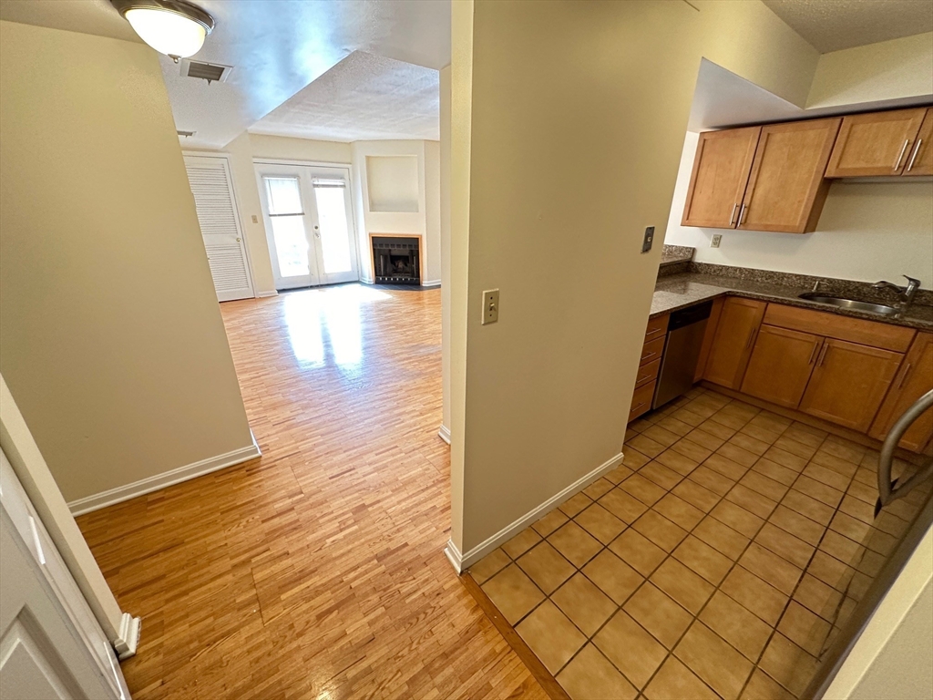 345 Franklin St. - Riverside