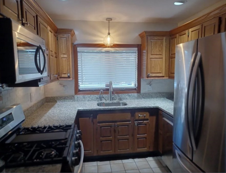 35 Danny Rd. - Hyde Park