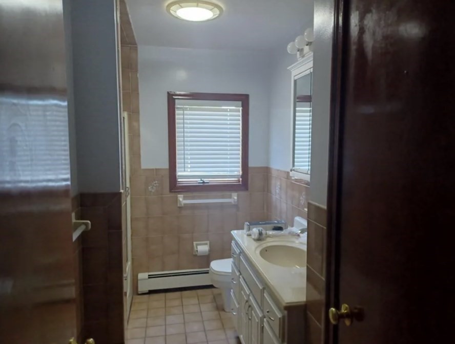 35 Danny Rd. - Hyde Park