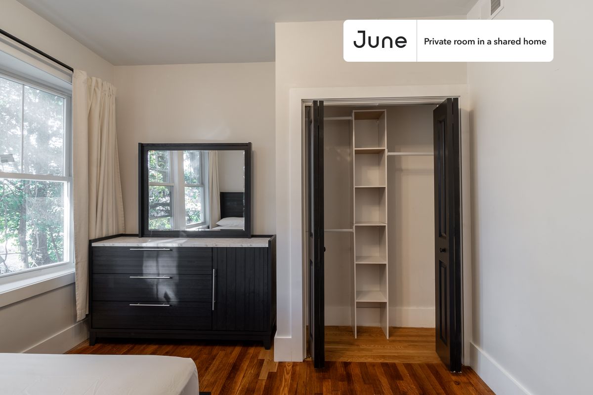8 Walnut Park - Roxbury