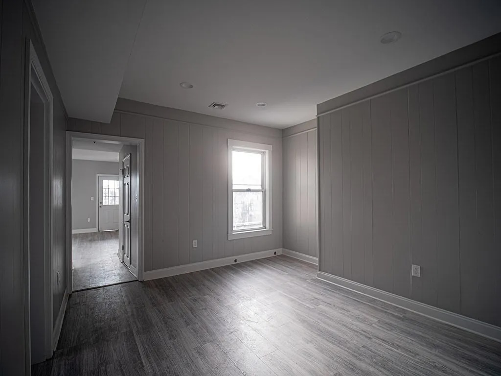 143 London - East Boston