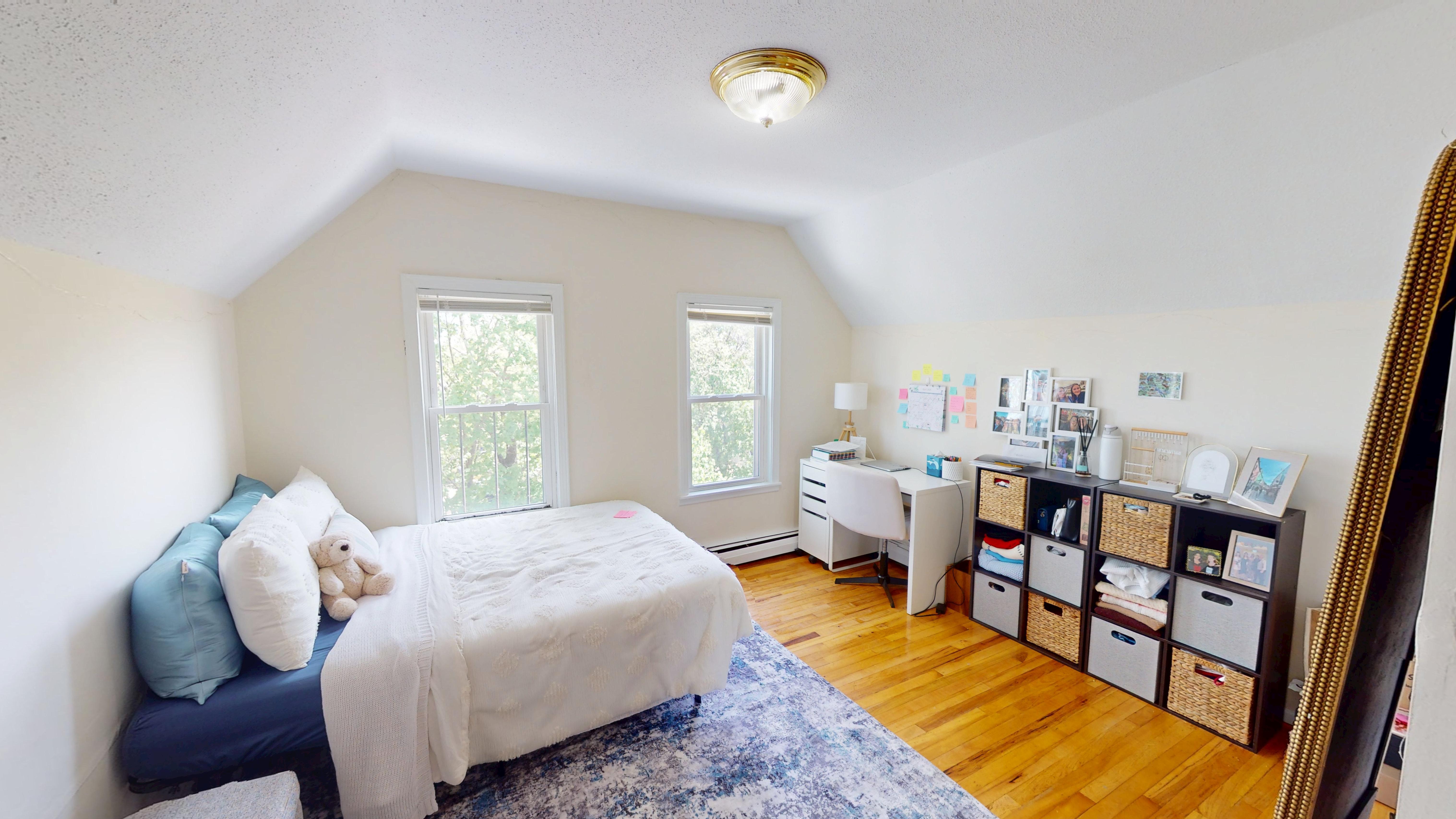 215 Parsons - Brighton