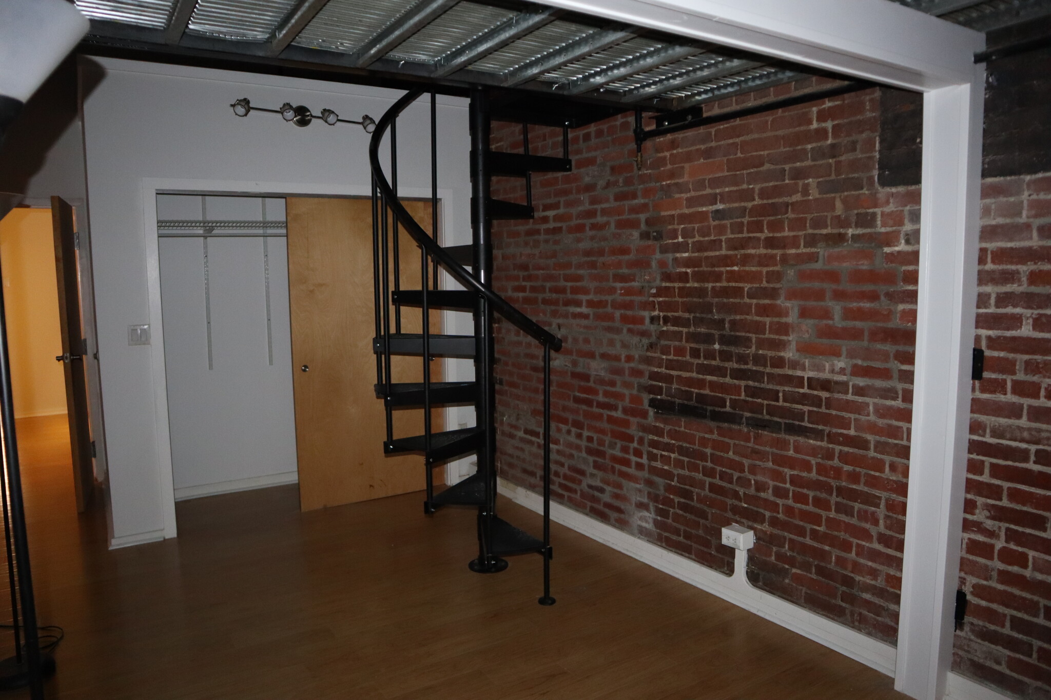 254 Friend St. - North End